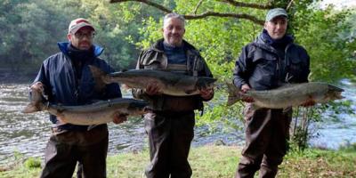 El "campanu" del Ulla cae en Ximonde ante un ribereño que se estrenaba en la pesca de salmón